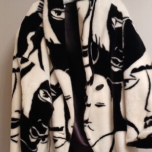Stylish Black and White Women's Coat Vintage 1980s